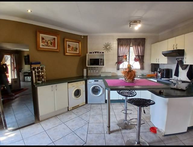2 BEDROOM CLUSTER FOR SALE IN UNION